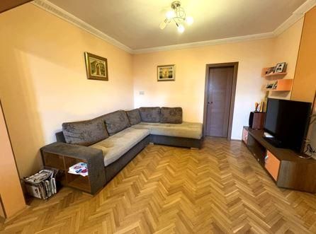 Дава се под наем Четиристаен апартамент в Пловдив, Сточна гара - 128 кв.м за 714 € - Снимка #1