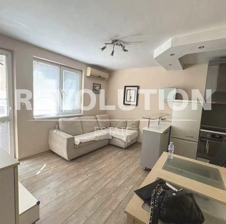 Дава се под наем Двустаен апартамент в Варна, Колхозен пазар - 60 кв.м за 380 € - Снимка #1