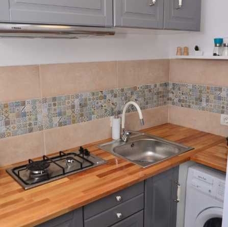 Дава се под наем Едностаен апартамент в Пловдив, Южен - 42 кв.м за 175 € - Снимка #1