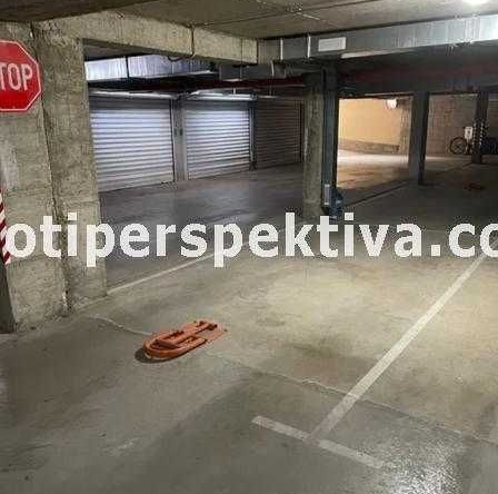 Гараж / Паркомясто в Пловдив, Кършияка - 15 кв.м за 1067 €/кв.м - Снимка #1