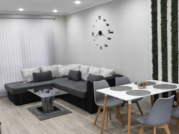 Дава се под наем Двустаен апартамент в Пловдив, Тракия - 75 кв.м за 612 € - Снимка #1