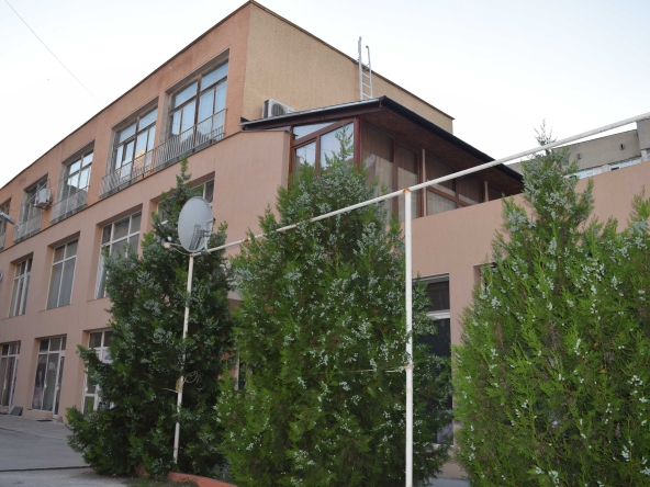 Етаж от къща в Нова Загора - 307 кв.м за 341 €/кв.м - Снимка #1