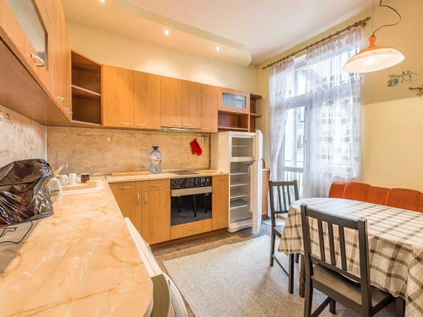 Дава се под наем Тристаен апартамент в Своге - 110 кв.м за 370 € - Снимка #1