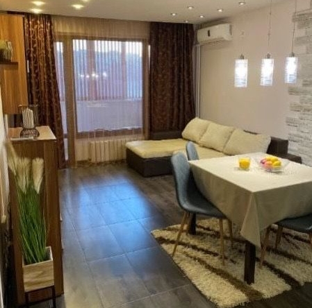 Дава се под наем Тристаен апартамент в София, Изток - 110 кв.м за 612 € - Снимка #1