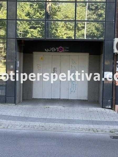 Гараж / Паркомясто в Пловдив, Център - 18 кв.м за 1389 €/кв.м - Снимка #1