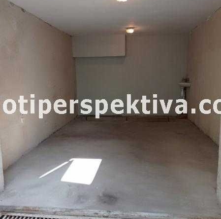 Гараж / Паркомясто в Пловдив, Център - 18 кв.м за 1556 €/кв.м - Снимка #1