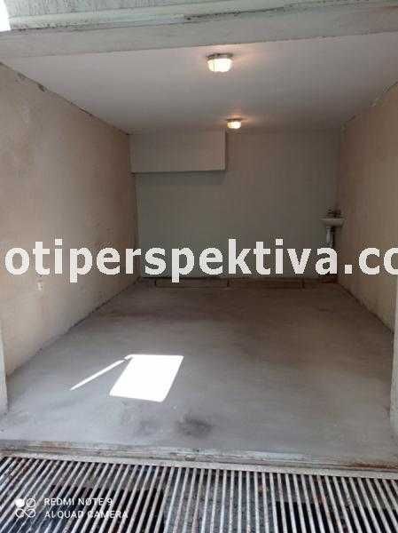 Гараж / Паркомясто в Пловдив, Център - 18 кв.м за 1556 €/кв.м - Снимка #1