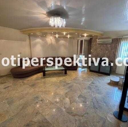 Тристаен апартамент в Пловдив, Център - 190 кв.м за 1270 €/кв.м - Снимка #1