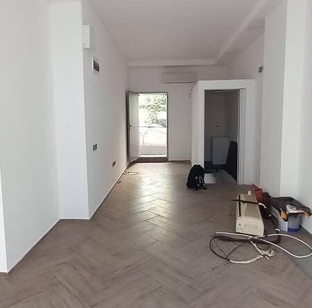 Дава се под наем Магазин в Бургас, Център - 104 кв.м за 648.21 € - Снимка #1