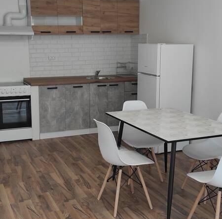 Дава се под наем Тристаен апартамент в Бургас, Зорница - 61 кв.м за 433.5 € - Снимка #1