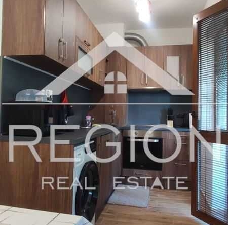 Дава се под наем Тристаен апартамент в Варна, Окръжна болница - 82 кв.м за 612 € - Снимка #1