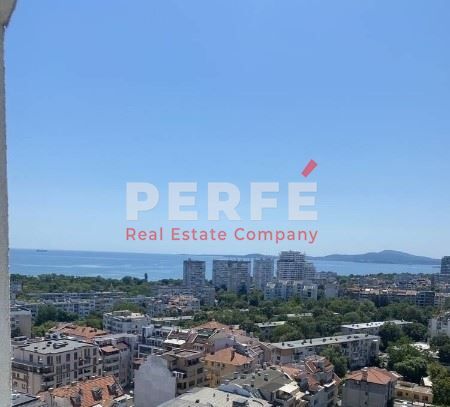 Тристаен апартамент в Бургас, Лазур - 88 кв.м за 1682 €/кв.м - Снимка #1