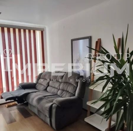 Дава се под наем Двустаен апартамент в Варна, м-т Св. Никола - 70 кв.м за 499.8 € - Снимка #1