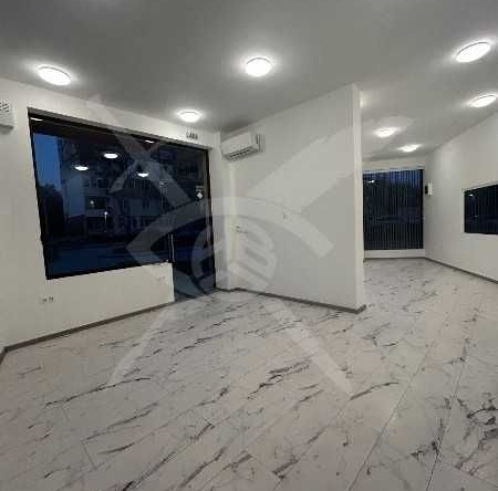 Дава се под наем Магазин в Пловдив, Въстанически - 70 кв.м за 1100 € - Снимка #1