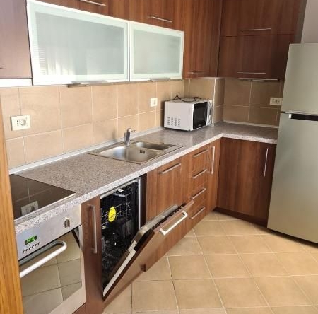 Дава се под наем Тристаен апартамент в Пловдив, Център - 112 кв.м за 700 € - Снимка #1