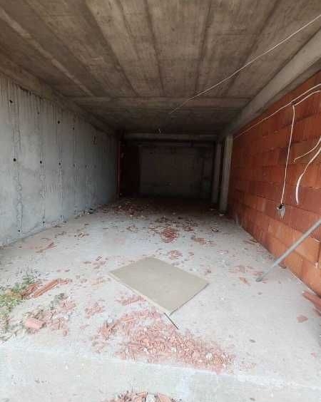 Гараж / Паркомясто в Пловдив, Остромила - 28 кв.м за 638 €/кв.м - Снимка #1