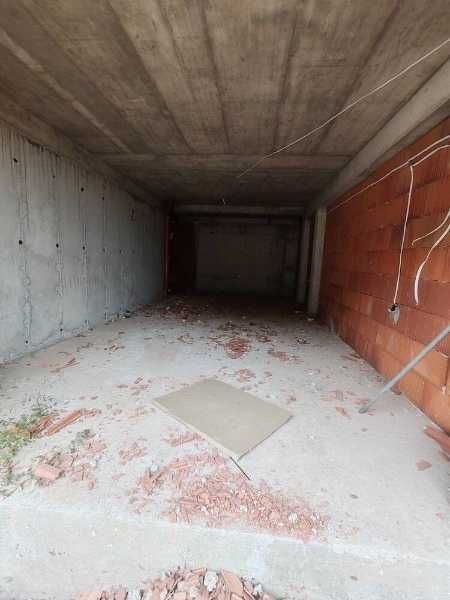 Гараж / Паркомясто в Пловдив, Остромила - 28 кв.м за 638 €/кв.м - Снимка #1