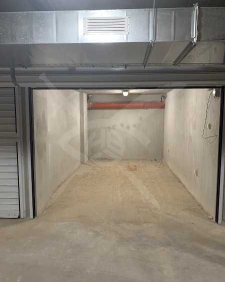 Гараж / Паркомясто в София, Хладилника - 18 кв.м за 1112 €/кв.м - Снимка #1