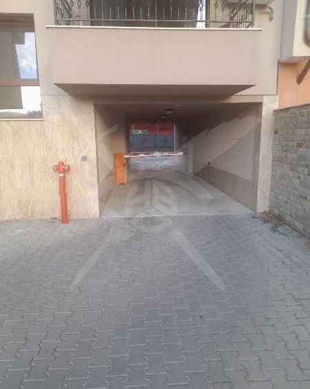 Гараж / Паркомясто в Пловдив, Гагарин - 11 кв.м за 837 €/кв.м - Снимка #1