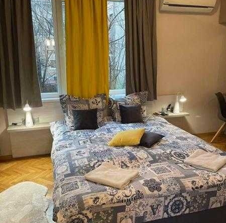 Дава се под наем Двустаен апартамент в Бургас, Център - 50 кв.м за 459 € - Снимка #1