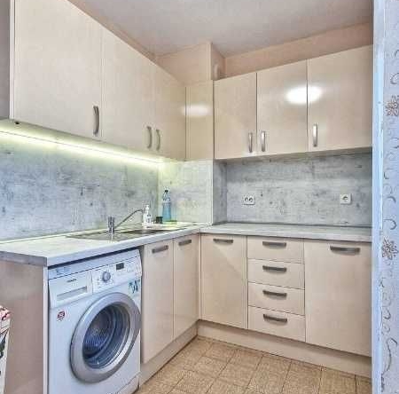 Дава се под наем Тристаен апартамент в Бургас, Братя Миладинови - 60 кв.м за 408 € - Снимка #1