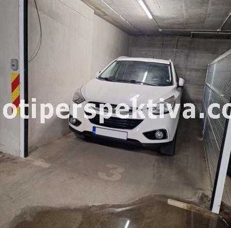 Гараж / Паркомясто в Пловдив, Кючук Париж - 18 кв.м за 737 €/кв.м - Снимка #1