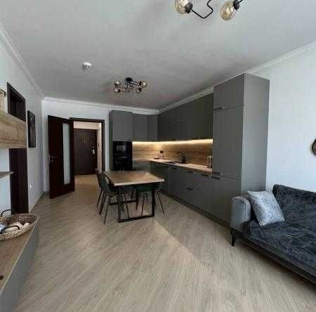 Дава се под наем Двустаен апартамент в Бургас, Славейков - 70 кв.м за 663 € - Снимка #1