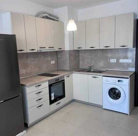 Дава се под наем Двустаен апартамент в Бургас, Славейков - 80 кв.м за 561 € - Снимка #1