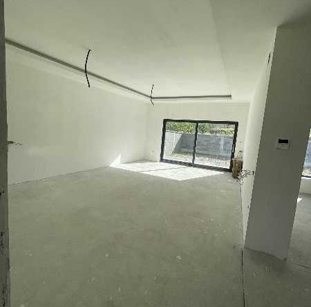 Къща в с. Белащица, Област Пловдив - 262 кв.м за 1222 €/кв.м - Снимка #1