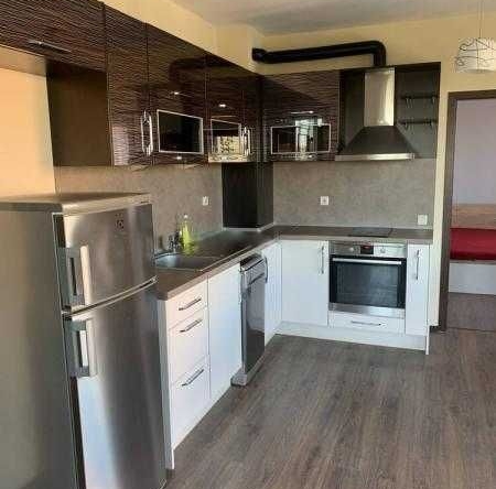 Дава се под наем Тристаен апартамент в Бургас, Изгрев - 80 кв.м за 663 € - Снимка #1