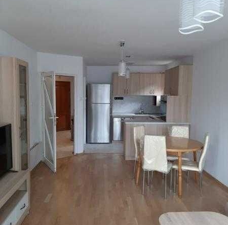 Дава се под наем Тристаен апартамент в Бургас, Център - 80 кв.м за 408 € - Снимка #1