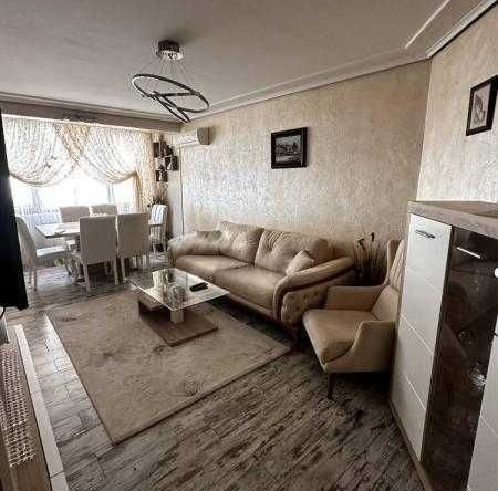 Дава се под наем Двустаен апартамент в Бургас, Лазур - 65 кв.м за 637.5 € - Снимка #1