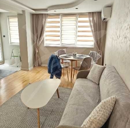 Дава се под наем Тристаен апартамент в Бургас, Център - 75 кв.м за 997.05 € - Снимка #1