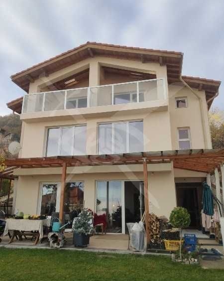 Къща в с. Белащица, Област Пловдив - 240 кв.м за 712 €/кв.м - Снимка #1