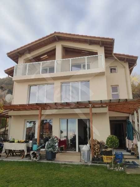 Къща в с. Белащица, Област Пловдив - 240 кв.м за 712 €/кв.м - Снимка #1