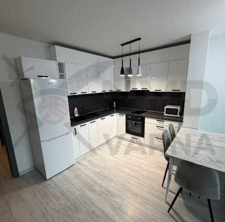 Дава се под наем Четиристаен апартамент в Варна, Бриз - 165 кв.м за 1495.83 € - Снимка #1