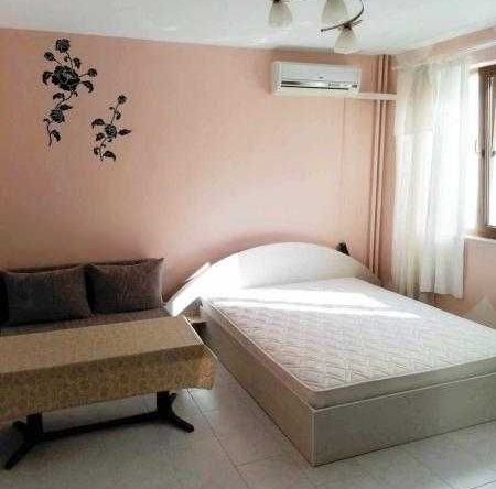 Дава се под наем Двустаен апартамент в Бургас, Лазур - 44 кв.м за 408 € - Снимка #1