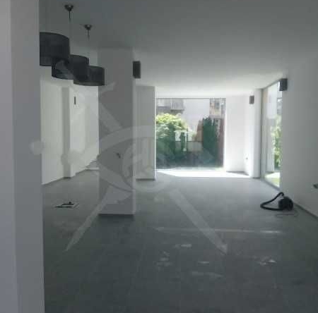 Магазин в Хисаря - 83 кв.м за 581 €/кв.м - Снимка #1