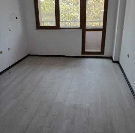 Дава се под наем Тристаен апартамент в Бургас, Лазур - 100 кв.м за 612 € - Снимка #1