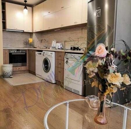 Дава се под наем Тристаен апартамент в Бургас, Братя Миладинови - 100 кв.м за 408 € - Снимка #1