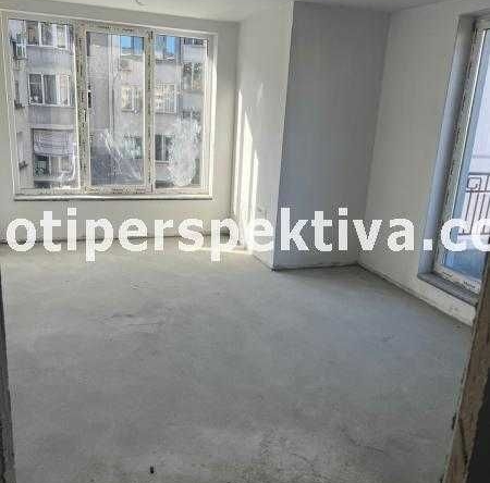 Тристаен апартамент в Пловдив, Кючук Париж - 87 кв.м за 1351 €/кв.м - Снимка #1