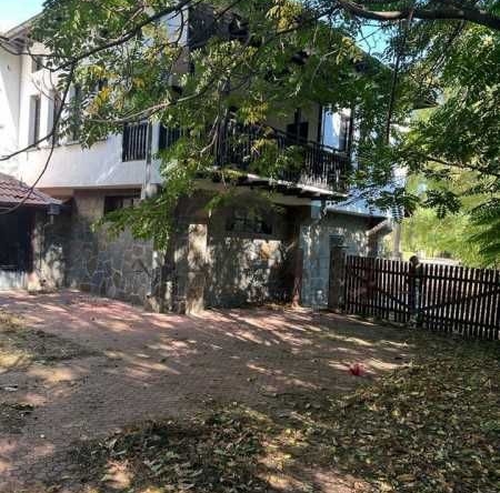 Къща в Пловдив, Прослав - 1952 кв.м за 384 €/кв.м - Снимка #1