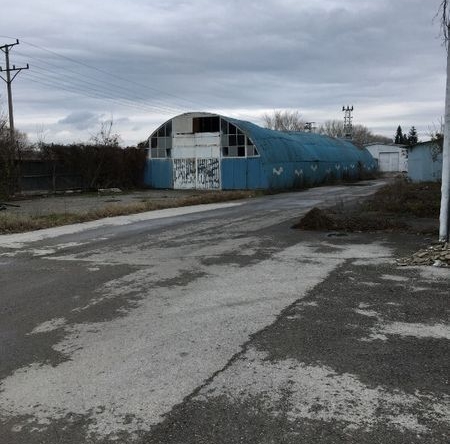 Промишлена сграда в Търговище, Център - 490 кв.м за 143 €/кв.м - Снимка #1