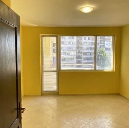 Дава се под наем Двустаен апартамент в Бургас, Лазур - 66 кв.м за 195 € - Снимка #1