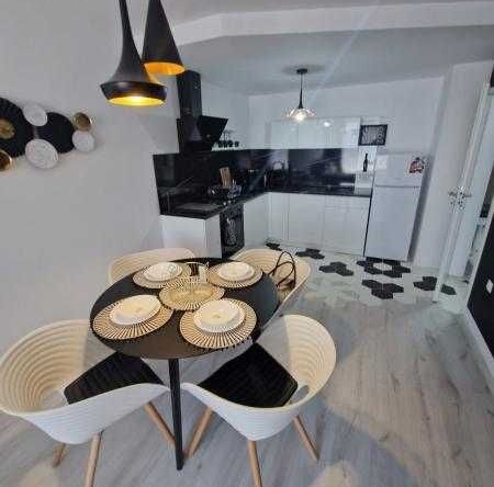 Дава се под наем Двустаен апартамент в Бургас, Център - 70 кв.м за 714 € - Снимка #1