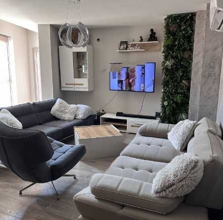 Тристаен апартамент в Пловдив, Гагарин - 138 кв.м за 1334 €/кв.м - Снимка #1