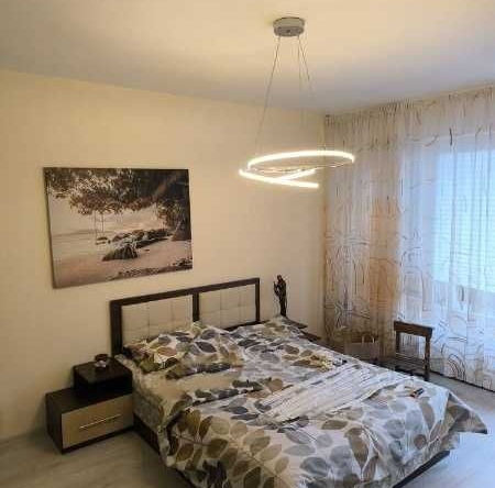 Дава се под наем Двустаен апартамент в Бургас, Славейков - 65 кв.м за 178.5 € - Снимка #1