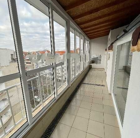 Двустаен апартамент в Бургас, Лазур - 70 кв.м за 2215 €/кв.м - Снимка #1