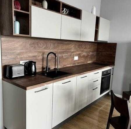 Дава се под наем Двустаен апартамент в Бургас, Славейков - 80 кв.м за 663 € - Снимка #1