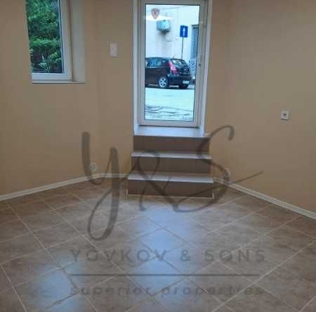 Дава се под наем Магазин в Пловдив, Каменица 2 - 55 кв.м за 357 € - Снимка #1